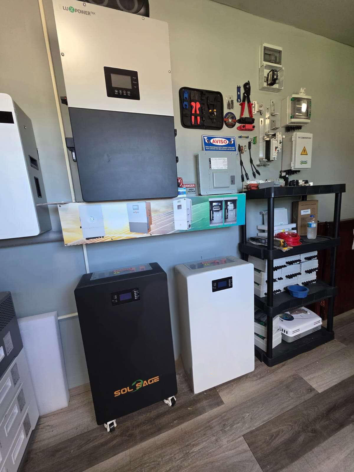 jinko solar panels and sonec hybrid solar inverter and  Lithium battery review