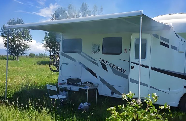 Should I Disconnect My RV Battery When Plugged In? - SONECPOWER